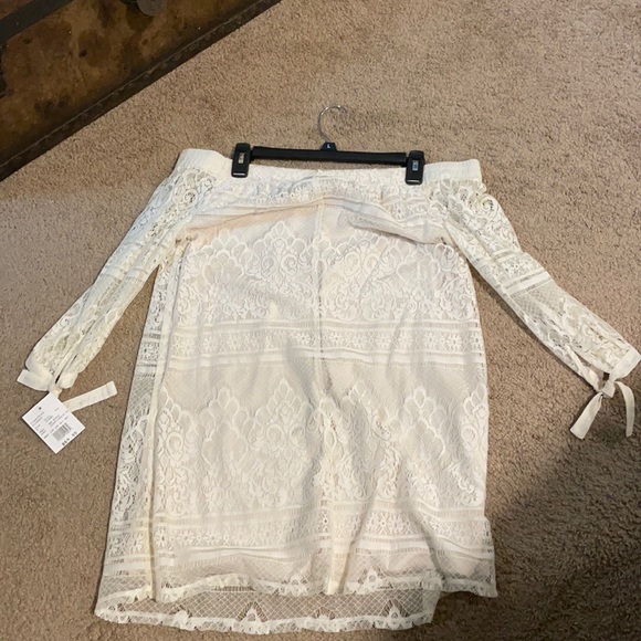 white lace dress - Picture 1 of 3